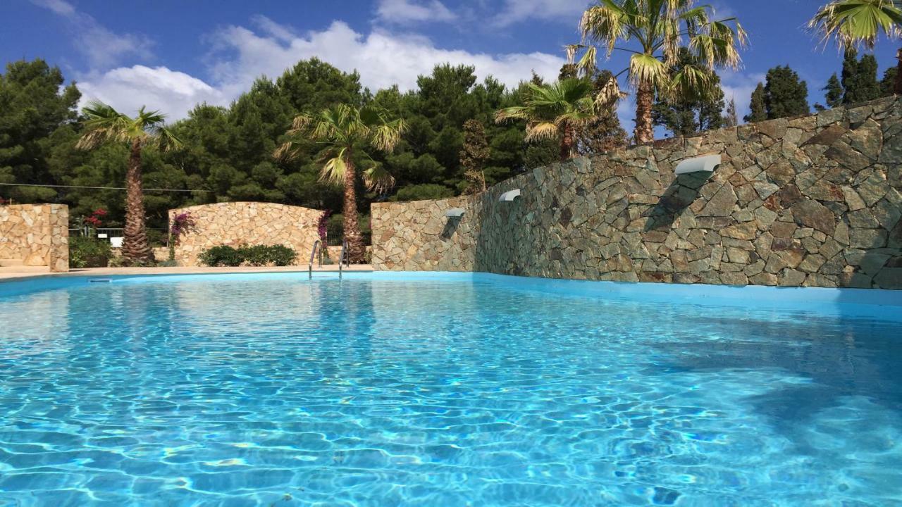 Residence Elegance Ville Ed Appartamenti A Porto Pino Exteriér fotografie