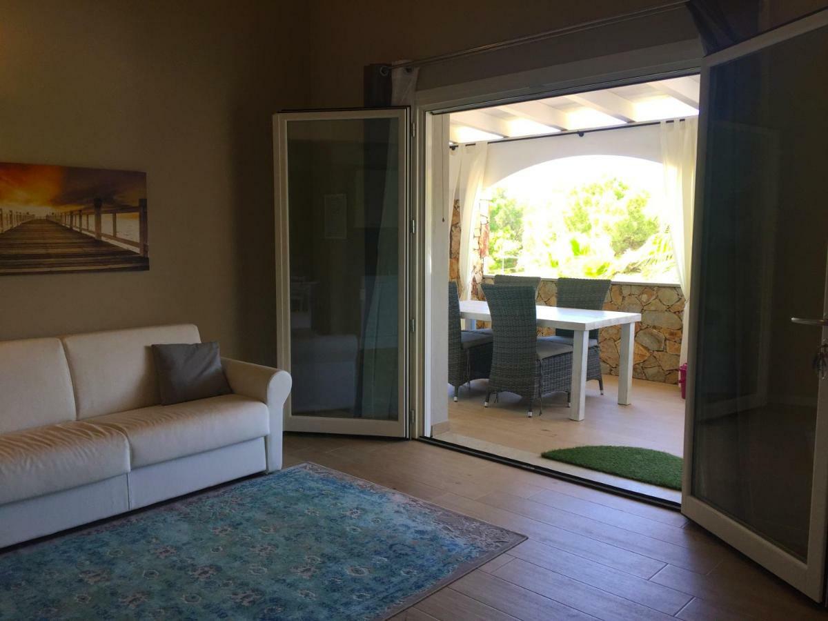 Residence Elegance Ville Ed Appartamenti A Porto Pino Exteriér fotografie
