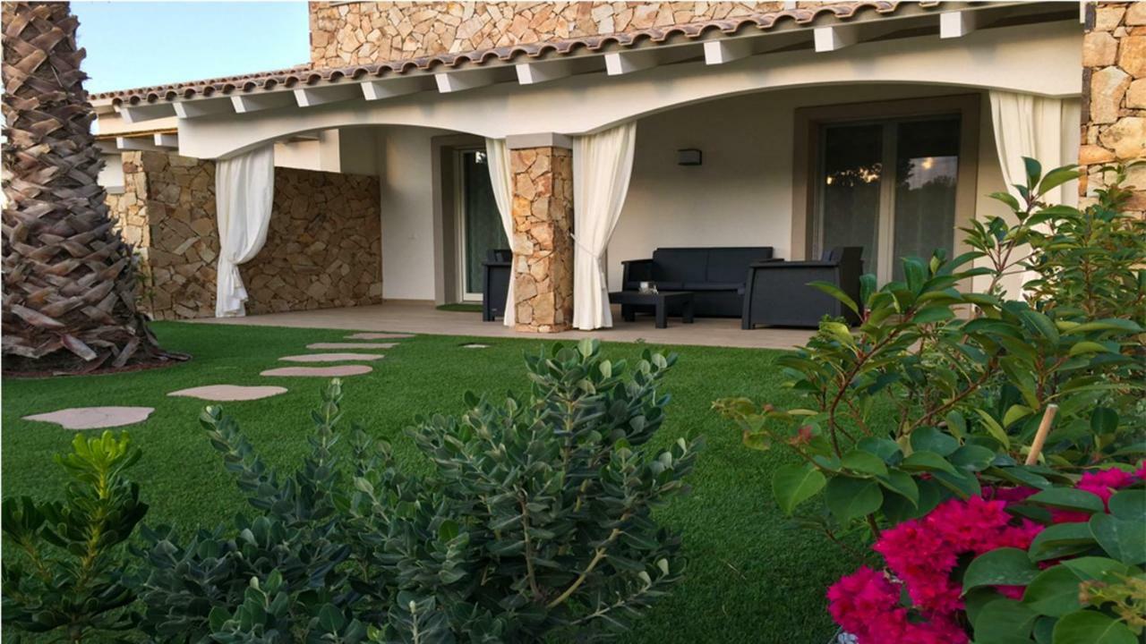 Residence Elegance Ville Ed Appartamenti A Porto Pino Exteriér fotografie