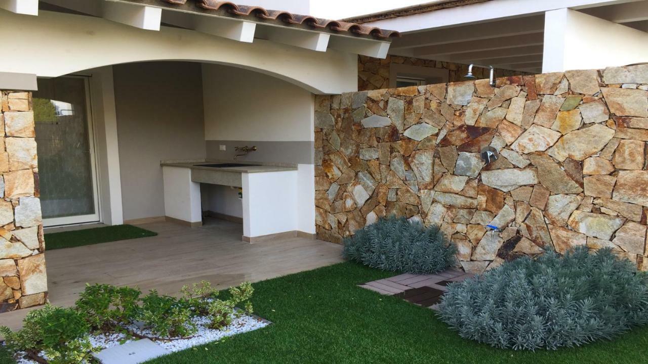 Residence Elegance Ville Ed Appartamenti A Porto Pino Exteriér fotografie