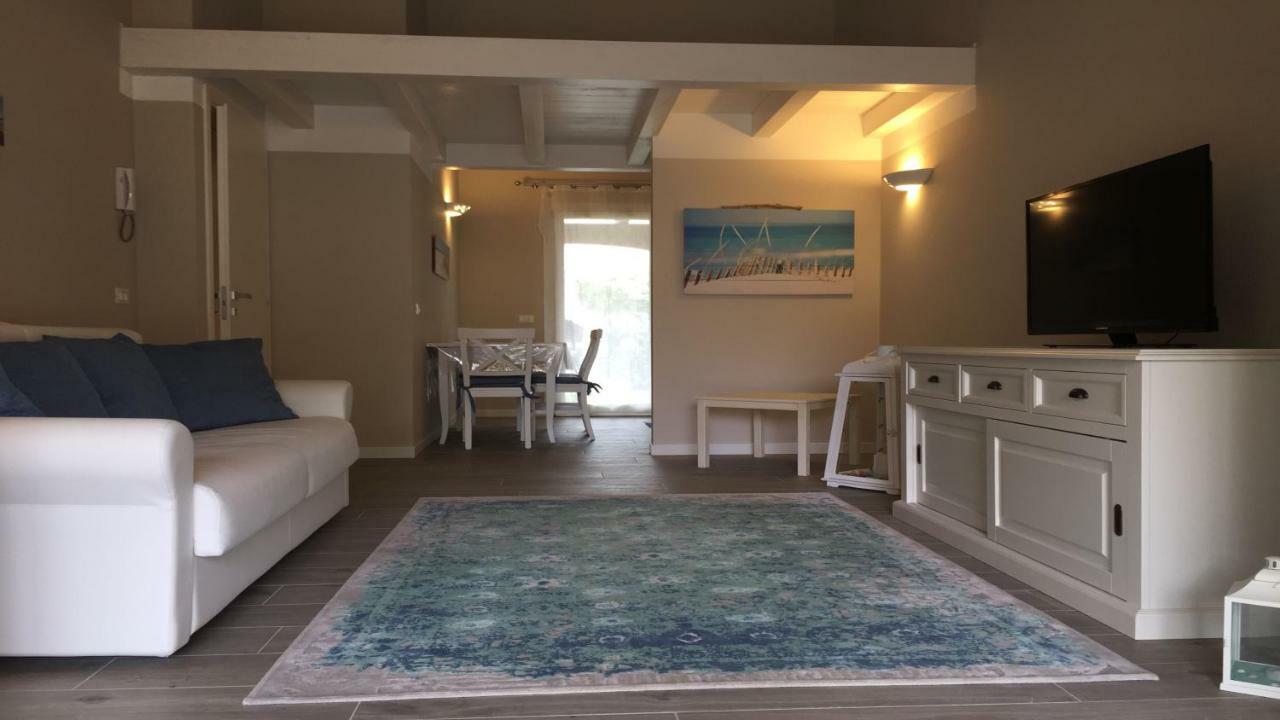 Residence Elegance Ville Ed Appartamenti A Porto Pino Exteriér fotografie